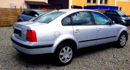 Zdjęcie Volkswagen Passat 1.9 TDI 110 KM Highline