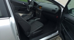 Zdjęcie Opel Astra III GTC 1.9 CDTI 150 KM