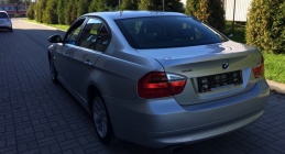 Zdjęcie BMW  318  2.0 i 129 KM