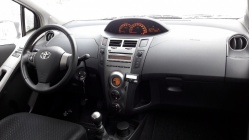 Zdjęcie Toyota Yaris Yaris II 1.33 VVT i 101KM SOL