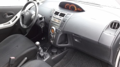 Zdjęcie Toyota Yaris Yaris II 1.33 VVT i 101KM SOL